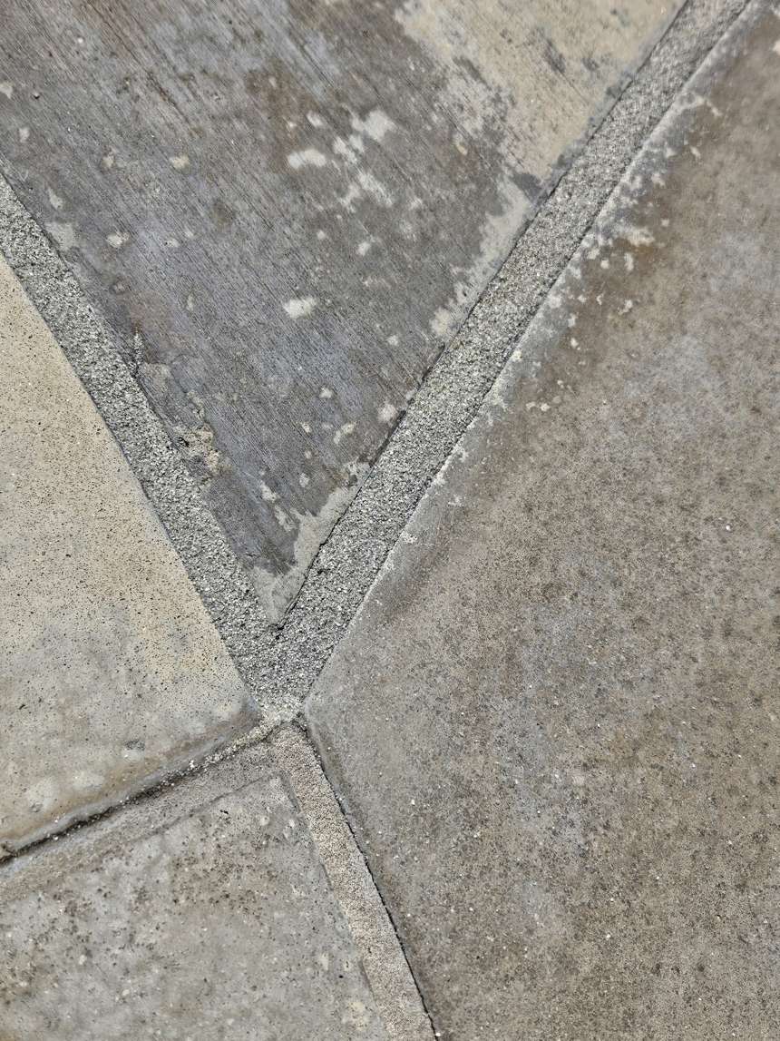 New sand finish mastic at a three way joint after repair